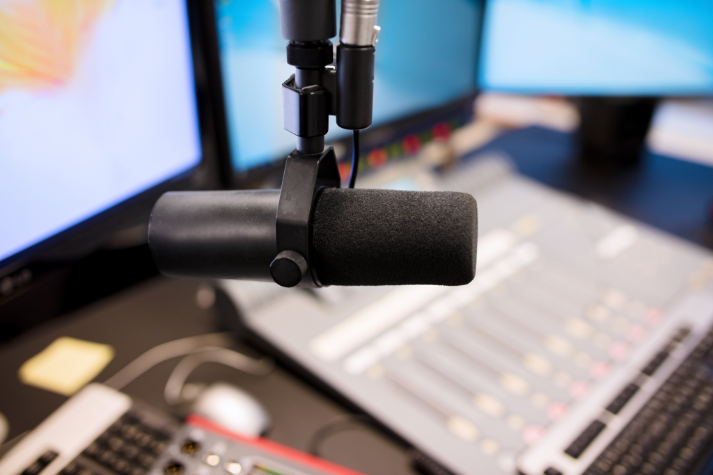 Renate Albrecht und Nina Treue brachten ihre Expertise in eine Wochenserie von Radio Bremen (buten un binnen) zum Thema Auswanderung ein. Zudem waren Beraterinnen des Generalsekretariats im WDR 5 Wirtschaftsmagazin, im Deutschlandfunk-Verbrauchermagazin Marktplatz sowie beim Münchner Sender M94.5 zu Gast.